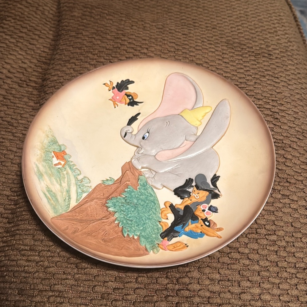 The Disney collection “dumbo” no chips great condition.